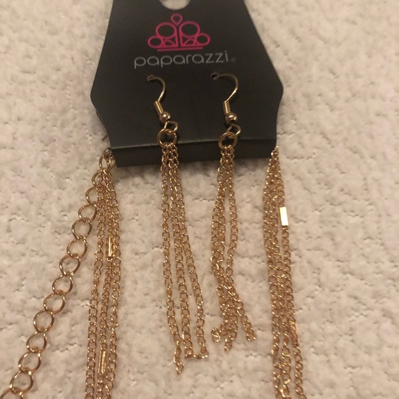 Paparazzi Gold choker necklace with earrings - Picture 3 of 3